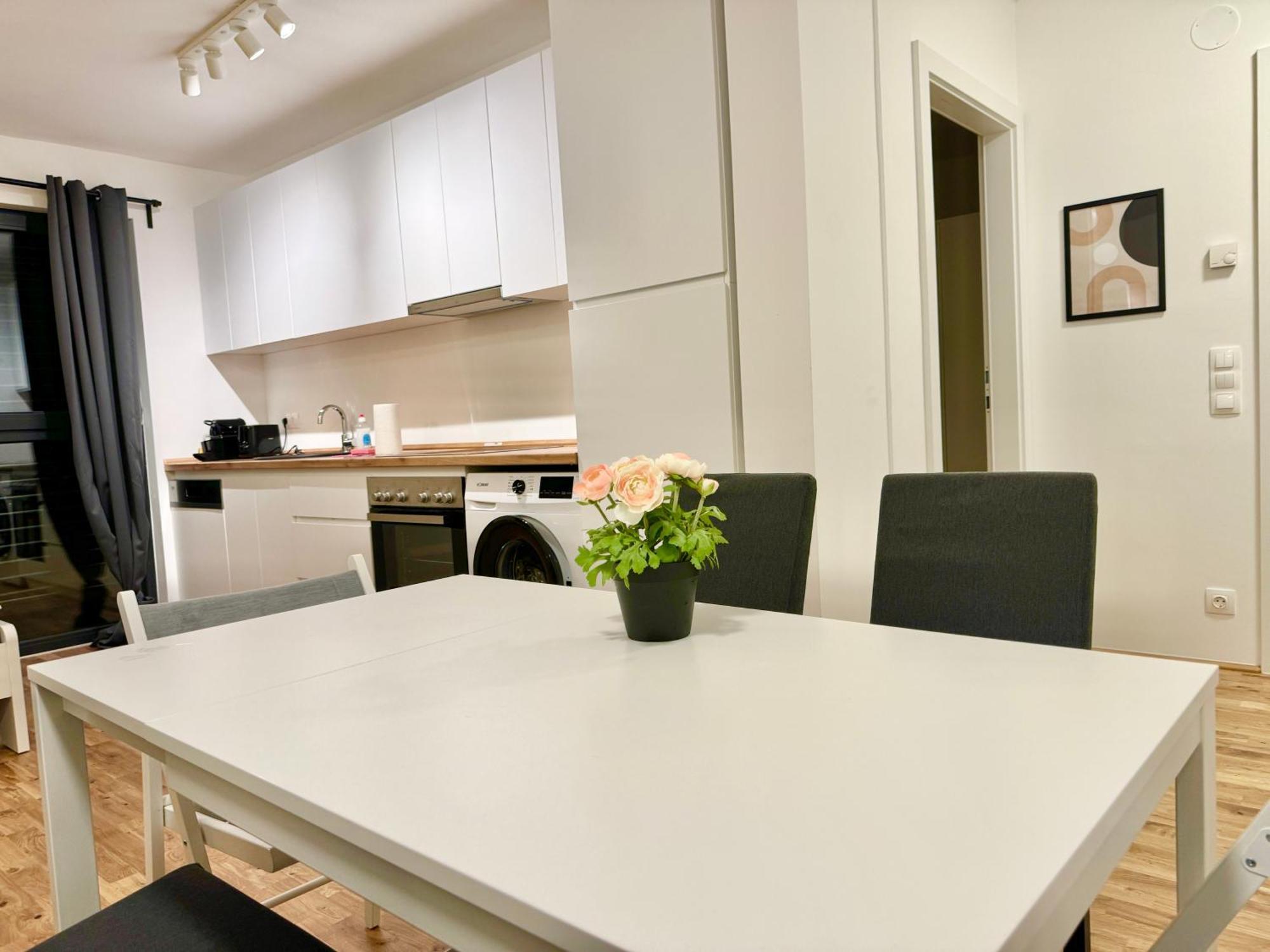 Modern Apartment With Balcony & Free Parking - Nearby Metro 维也纳 外观 照片